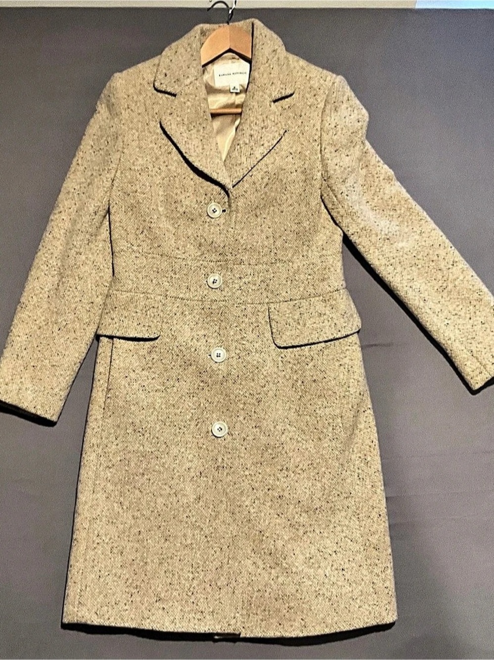 Banana Republic Womens Long Coat Size Medium Oatmeal/Beige In Color
